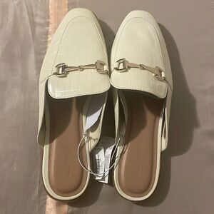 COPY - Off white cream croc style mules NWT Women’s size 9
